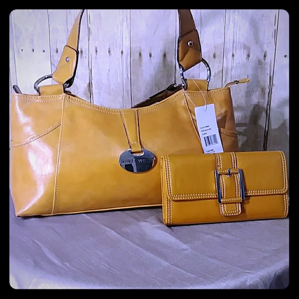 Nine West leather like purse and wallet set